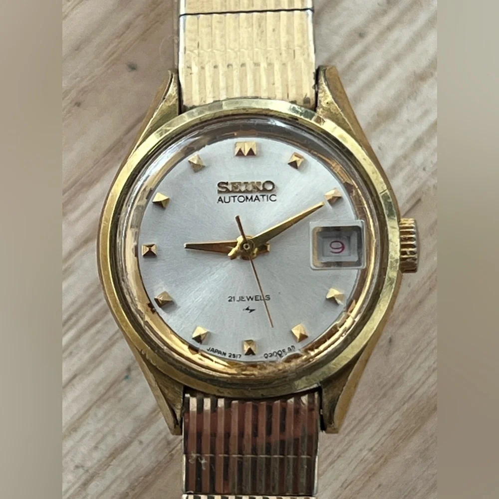 Seiko Rare Vintage Gold Plated Automatic Ladies Watch 21 Jewels Silver Dial Date